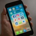 Poljska želi da zabrani učenicima do 16. godine da koriste mobilne telefone u školama