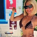 Jovana zaludela lokalce na Sardiniji: Pozira u tigrastom kupaćem, a evo šta joj govore kad čuju odakle je