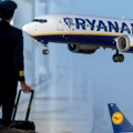 "Вукли смо га крвавог и без свести да не испадне из авиона": Огласила се жена Србина после хорора на лету