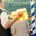 Mladić (19) se otrovao alkoholom! Na festivalu piva popio celu flašu votke, prva intervencija Hitne pomoći na Oktoberfestu