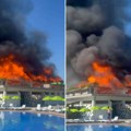 Katastrofalan požar u akva parku u Sloveniji! Plamen guta objekat tik uz bazene, crni dim prekrio nebo (video)