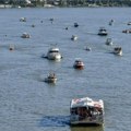 Održan prvi novosadski karneval brodova 25 plovila okićenih zastavama krstarilo Dunavom