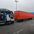 Kamioni na bezdanu čekaju četiri sata za izalaz iz Srbije