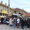 Protest zdravstevnih radnika u Gračanici: Odluka o zabrani dinara ne pogađa samo nas već i naše pacijente