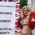 "Terapeut, ku*va i boginja": U centru Londona u bikiniju promovisala buduću stranku - "Se*s je vitalni deo"
