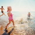 Manijak uhvaćen na Jadranu, snimao nagu decu na plaži: Nećete verovati gde mu je bila kamera