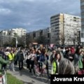 Protest ispred zgrade policije u Novom Sadu na poziv studenata u blokadi