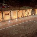 Umetničko delo na dar crnjanima: Znak Srpske Crnje nedavno postavljen u parku pored crkve, budi fine emocije