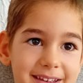 Pametan, veseo i hrabar, ali bez tuđe pomoći ne može da ustane: Pomozimo Strahinji (5) da ima lakše detinjstvo