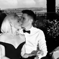 Bivša žena našeg pevača u vreloj haljini na svadbi rijaliti učesnika: Ima novog partnera i izgleda kao milion dolara: On je…