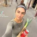 Snimila kako ulazi u stan u Parizu, ljudi se krste: "Pre bih bio beskućnik nego živeo tu" (video)