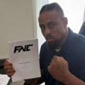 Igrao u NFL-u, pa prešao u MMA i borio se u UFC-u, a sad potpisao za FNC!