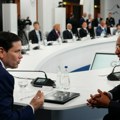 Šta lideri govore kada misle da ih niko ne čuje: Najveći politički gafovi sa uključenih mikrofona