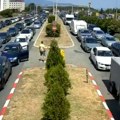 (Foto) Turisti masovno krenuli u Grčku: Od jutros kolone na Evzoniju, sve vrvi od vozila, oglasili se i Srbi: "Čekamo više od…