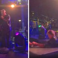 Nele Karajlić se srušio sa bine na koncertu u Zemunu: Odmah mu ukazana pomoć, evo kako je reagovao (video)