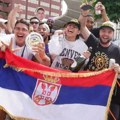 VIDEO „Nikad ne odbijam rakiju“: Amerikanci „odlepili“ za žestinom iz Srbije, lud snimak sa slavlja u Denveru