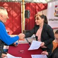 Od planiranih 15 miliona, opredeljeno 45 miliona dinara: Opština Ruma uručila prve ugovore za zamenu PVC stolarije i nabavku…