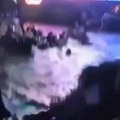 Čuju se cika i vriska sa splava koji tone: Policija stigla za 7 minuta, evakuiše goste zarobljene na splavu (video)