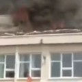 Zapalili školu mali maturanti: Požar izazvali bakljama u školi "Vlado Milić" (video)