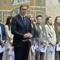 Najboljim diplomcima medicine uručeni ugovori o radu ; Vučić: Zdravstvo je stub razvoja našeg društva
