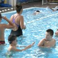 Časovi plivanja gde je cilj osmeh, a ne veština u vodi: Priča o akademiji "Swimbo" za decu sa posebnim potrebama