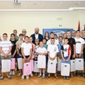 Učenici sa KiM prvi put u sremskim karlovcima Od Zupča do srca srpske istorije