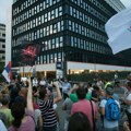 „U vremenu mraka, vi ste baklja“: Skup podrške zborova građana ispred N1 na Novom Beogradu