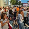 Održan protest povodom hapšenja dvojice profesora Mašinsko-saobraćajne škole, verbalno napadnut snimatelj RTS-a