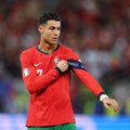 Ronaldo odgurnuo navijača: Želeo bih da od…eš