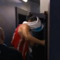 Isplivao jeziv snimak sa eurobasketa! Košarkaš doživeo nervni slom, pa krenuo pesnicom iz sve snage da udara u vrata - nije…