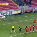 Poslednji meč Superlige u 2025. godini doneo i jedan od najgore izvedenih penala u sezoni