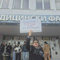 Po drugi put odložena sednica Saveta Medicinskog fakulteta, okupili se studenti i građani