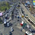 Duge kolone na Brankovom u smeru ka Novom Beogradu: Slično i na Autokomandi, ali zastoja nema, sve teče! (foto)