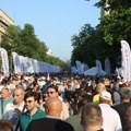 Oglasio se MUP: Na mitingu ispred Skupštine 207.000 građana, sve protiče bez incidenata!