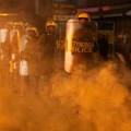 Neredi na severu Grčke: Migranti rušili ogradu i gađali policiju; Sedamnaestoro uhapšeno