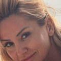 Goca Tržan napustila Srbiju! Pevačica otišla u Afriku, pa se skinula u kupaći i pokazala oblike: Iza nje okean, sve joj je…