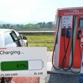 Na autoputevima Srbije uskoro 20 novih "zelenih" pumpi Raspisan tender za 20 odmorišta sa elektropunjačima