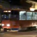 Dvoje povređeno u sudaru tramvaja i automobila na Trošarini! Teška saobraćajna nesreća na Voždovcu, šinski saobraćaj u…