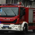 Požar u stanu u Nišu, dve osobe zbog udisanja dima prevezene u bolnicu