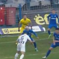 Ovako je Partizan poveo protiv Radnika: Marković poklopio loptu, rival je skrenuo i prevario svog golmana