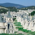 „Grad duhova“ vredan stotine miliona evra: Identične vile godinama su prazne