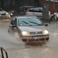 "Komšije, imamo prepreku": Stanovnici Borče se dosetili kako da se izbore sa poplavama: "Nindža ratnici" (video)