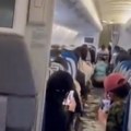 Let iz pakla! Putnici zadobili povrede prilikom jakih turbulencija, hrana letela 15 minuta po avionu! (video)