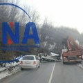 Automobil prevrnut na krov: Saobraćajna nezgoda u selu Rti kod Guče (FOTO)