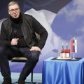 Predsednik Vučić u Leskovcu razgovara sa građanima Leskovcu fali jedan veliki investitor "Uložiću svoj ugled i trud da…