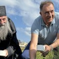 Patrijarh Porfirije i Dodik brali borovnice na Jahorini: Prijatno popodne u Republici Srpskoj