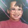 Niko je danas ne bi prepoznao: Preslatka devojčica sa fotografije izrasla je u najkontroverziju rijaliti zvezdu, od 15. godine…