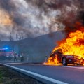 Гори аутомобил на ауто-путу: Стварају се застоји ВИДЕО