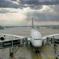 Stotine putnika se celu noć smrzavalo u avionu! Drama u Mihenu: Zarobljeni na udaljenom aerodromu, a na snazi zabrana letenja