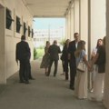 Sednica Skupštine Vojvodine, ispred Banovine otpušteni radnici pokrajinske administracije